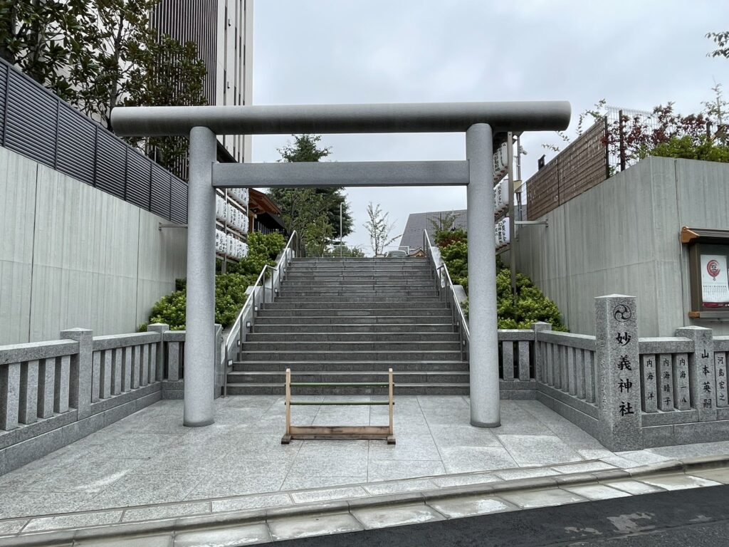 梦幻御守+1！猫奴必收藏的东京超受欢迎「黑猫黎明守」的妙义神社等你拜访！