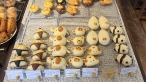 把一个个面包打造成可爱动物，位于兵库尼崎的疗愈面包店「TOY PAN（トイパン）」